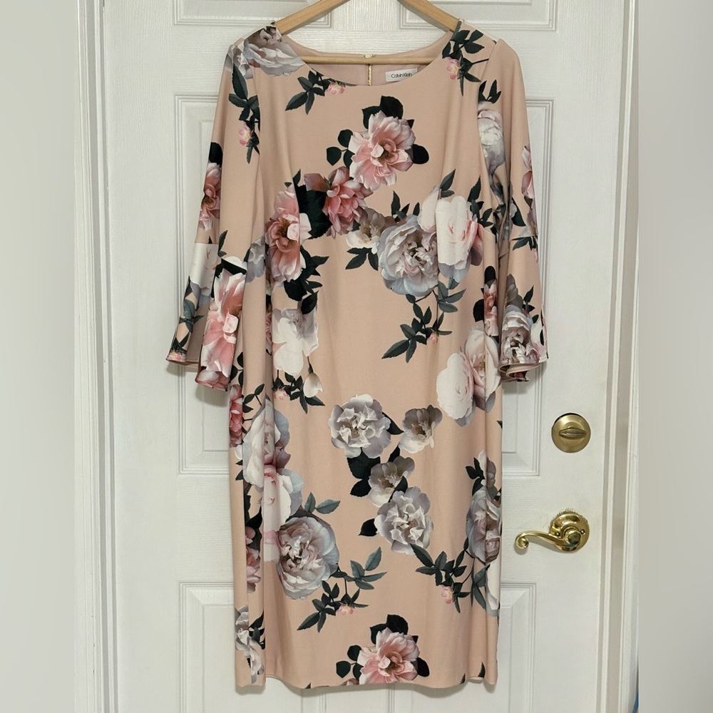 Calvin Klein Size 16W Floral Sheath Dress 3/4 Bell Sleeves